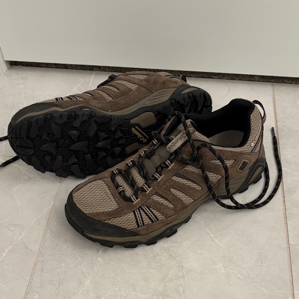 Columbia Men's North Plains II Dark Brown and Black Athletic hiking Shoes 8